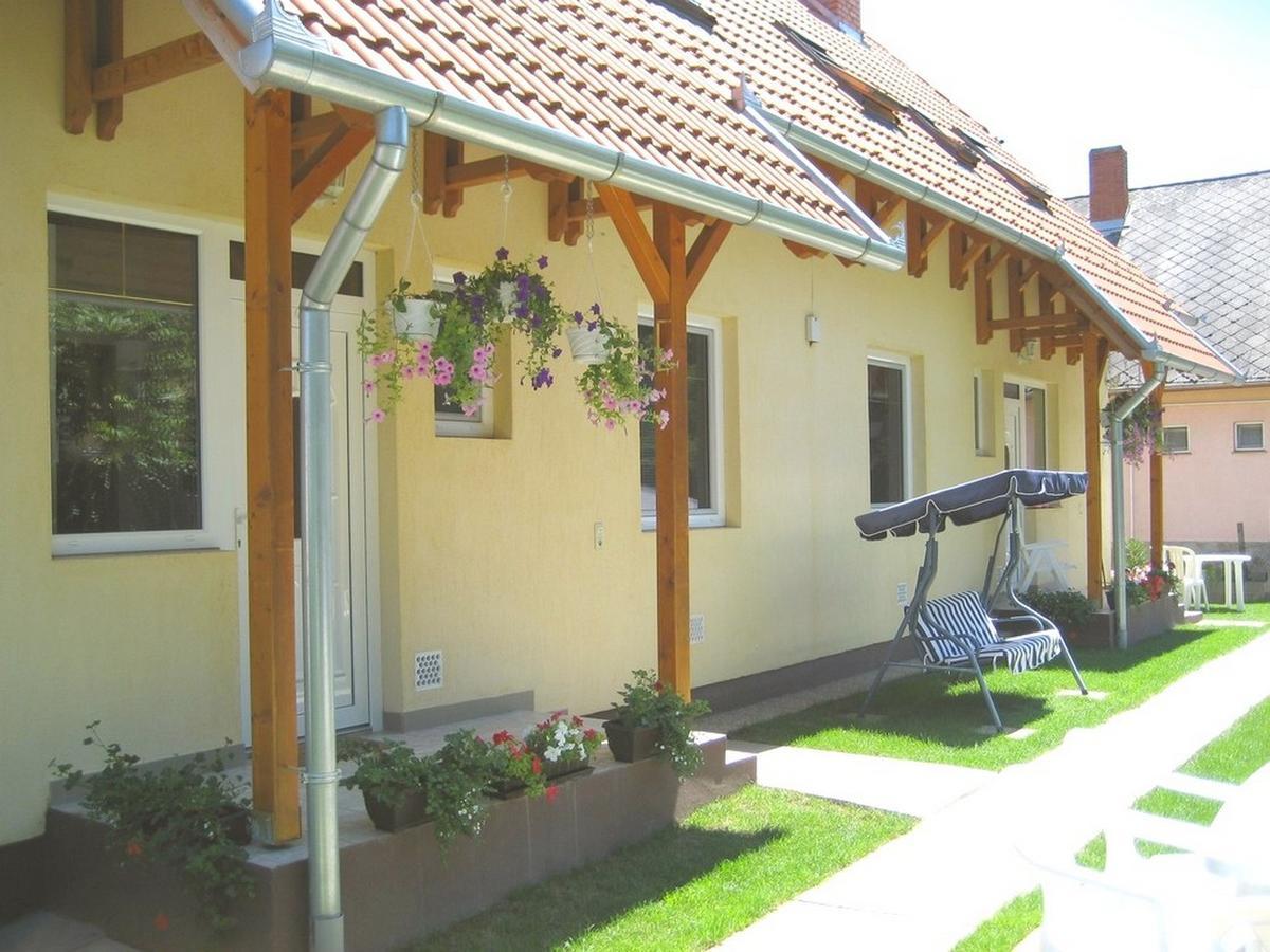 Lala Apartmanok บาลาตงโบกลาร์ ภายนอก รูปภาพ