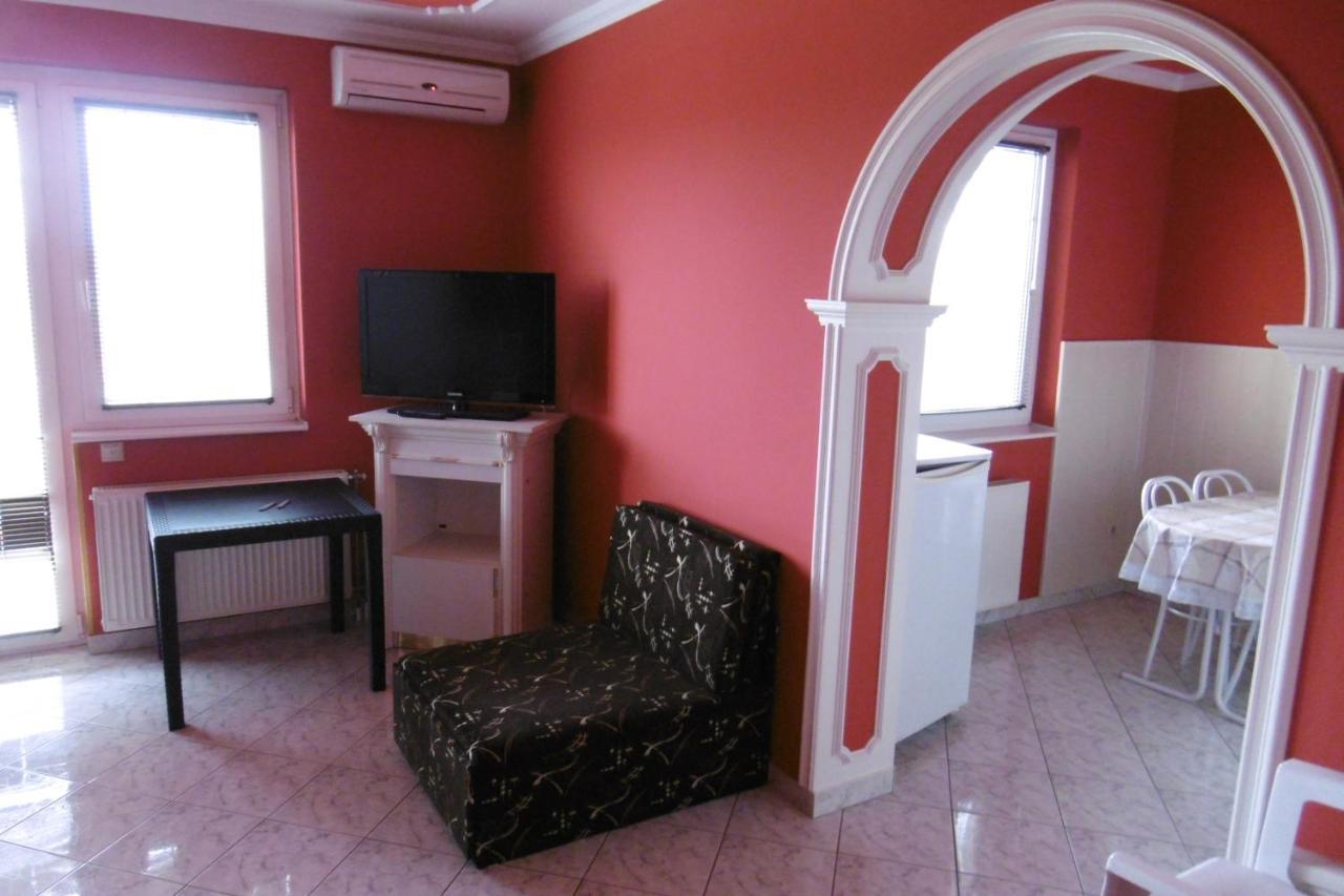 Lala Apartmanok บาลาตงโบกลาร์ ภายนอก รูปภาพ